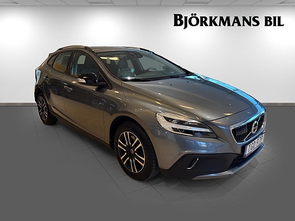 Volvo V40 Cross Country 3 of 14