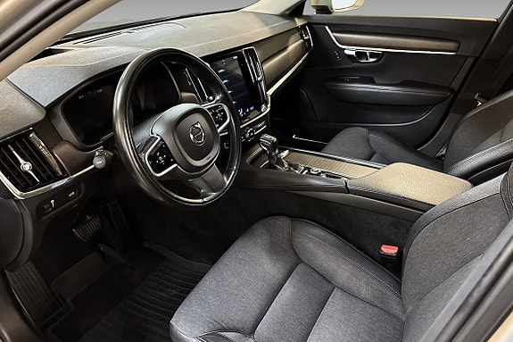 Volvo V90 Cross Country 9 of 13