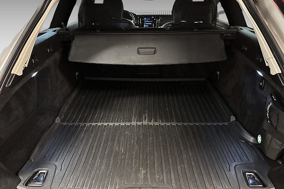 Volvo V90 Cross Country 11 of 13