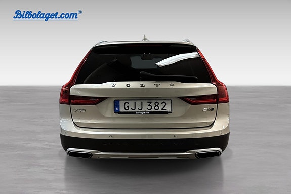 Volvo V90 Cross Country 7 of 13
