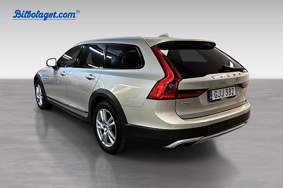 Volvo V90 Cross Country 8 of 13
