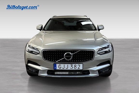 Volvo V90 Cross Country 3 of 13