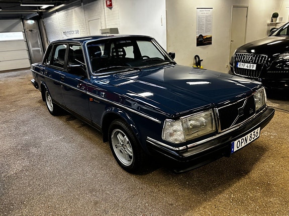 Volvo 244 2 of 8