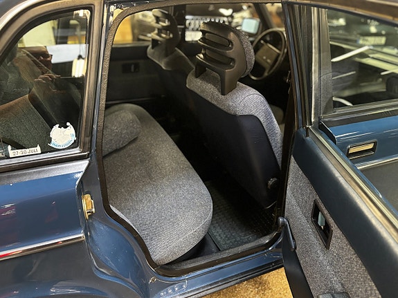 Volvo 244 8 of 8