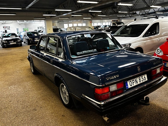 Volvo 244 4 of 8
