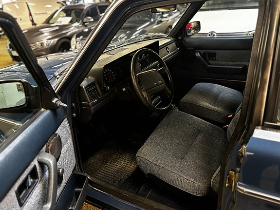 Volvo 244 5 of 8