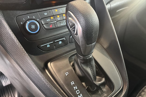 Ford Transit Connect 16 of 19