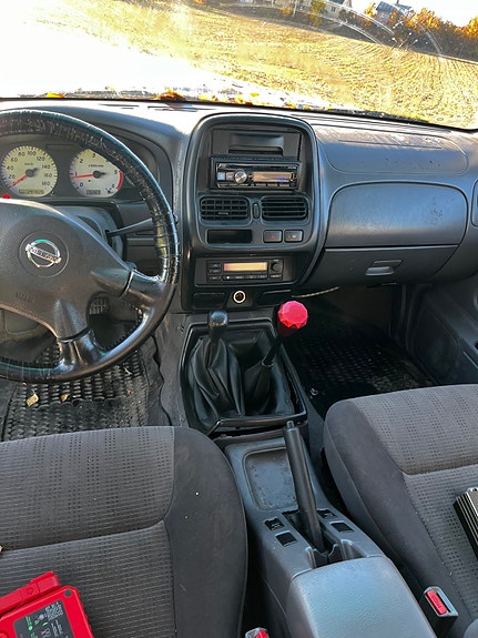 Nissan King Cab 8 of 11