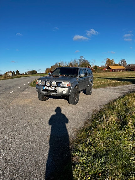Nissan King Cab 2 of 11