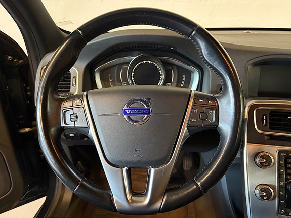 Volvo V60 Cross Country 9 of 18