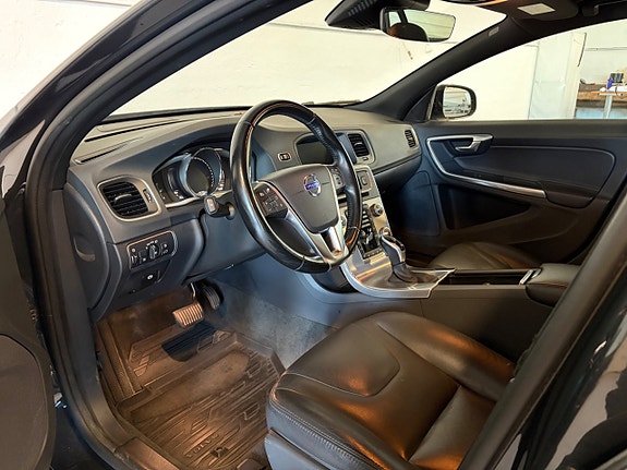 Volvo V60 Cross Country 7 of 18