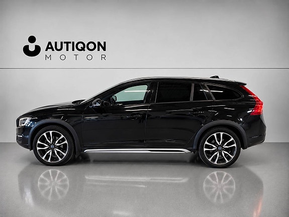Volvo V60 Cross Country 2 of 18
