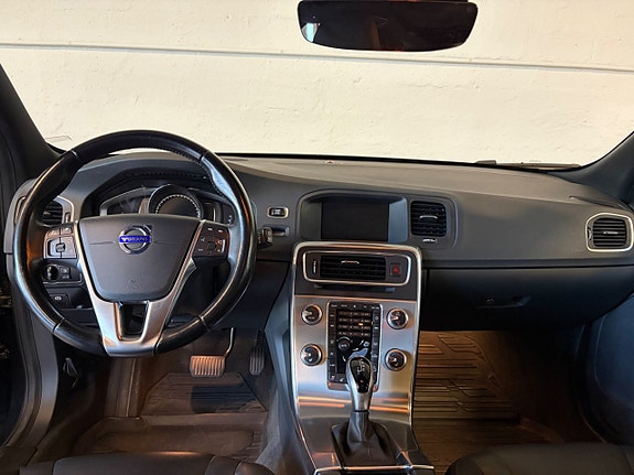 Volvo V60 Cross Country 8 of 18