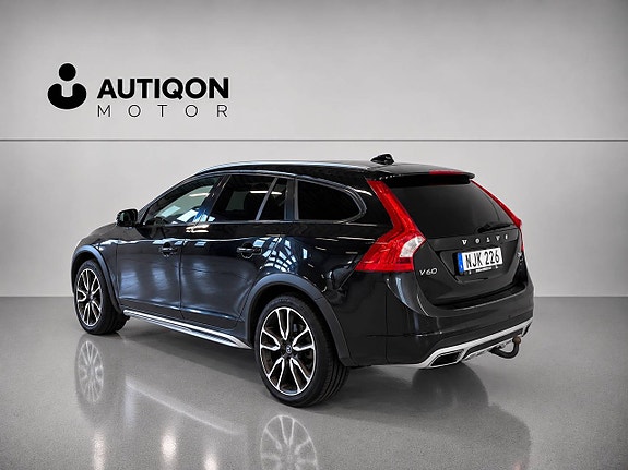 Volvo V60 Cross Country 3 of 18
