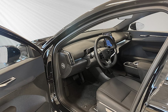 Volvo EX30 7 of 22