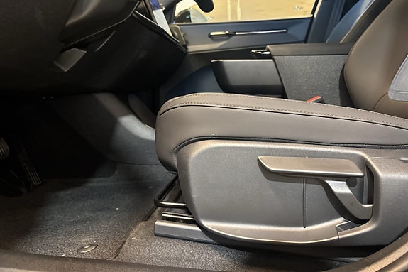 Volvo EX30 17 of 22