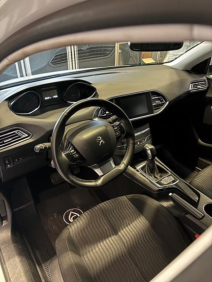 Peugeot 308 SW 5 of 7