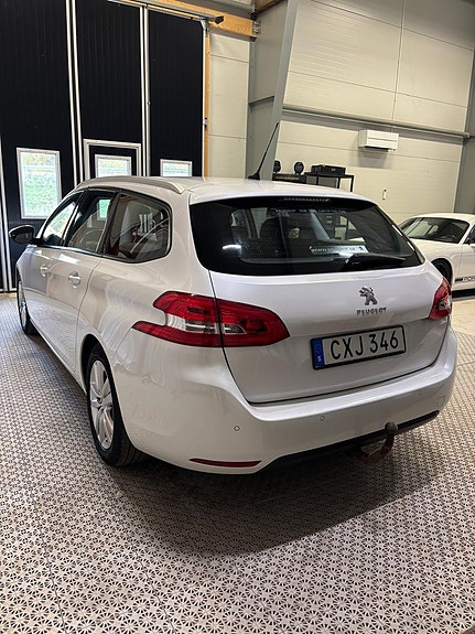 Peugeot 308 SW 3 of 7