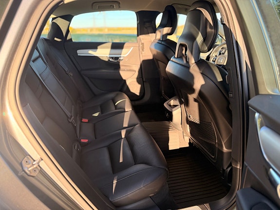 Volvo S90 12 of 22