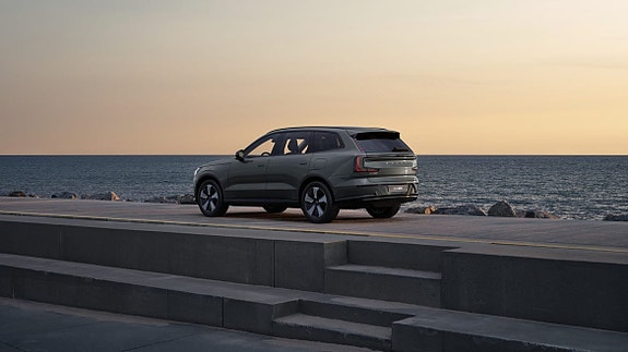 Volvo EX90 5 of 27