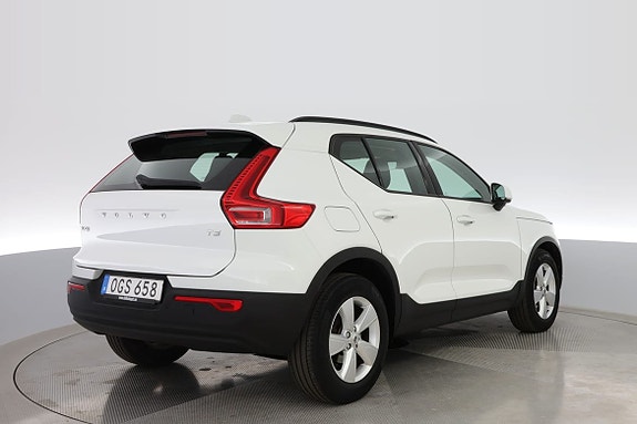 Volvo XC40 4 of 16