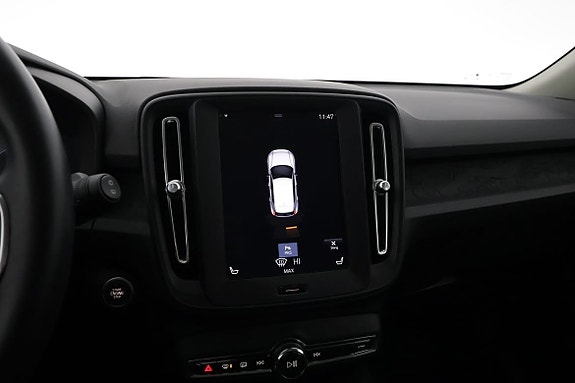 Volvo XC40 13 of 16