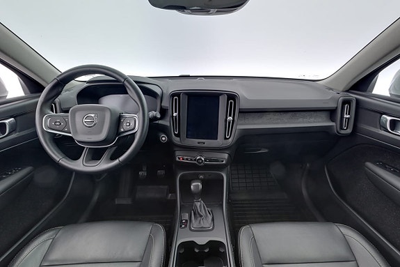 Volvo XC40 7 of 16