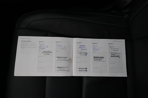 Volvo XC40 15 of 16