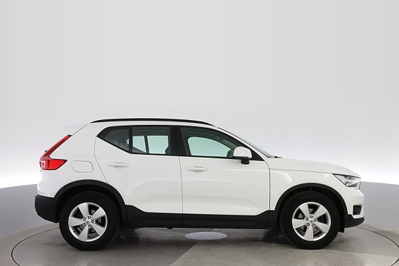 Volvo XC40 5 of 16
