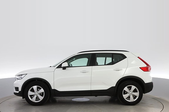 Volvo XC40 2 of 16
