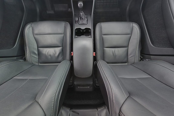 Volvo XC40 9 of 16