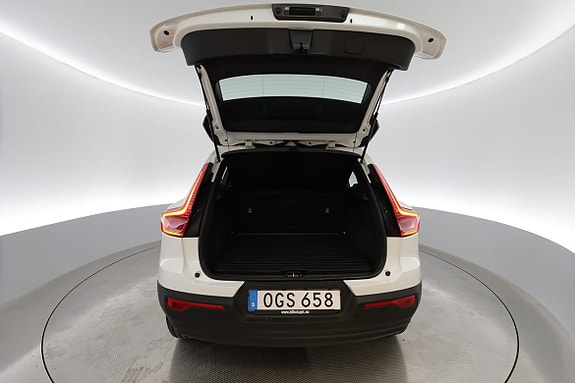 Volvo XC40 11 of 16