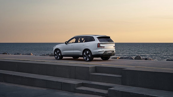 Volvo EX90 5 of 26