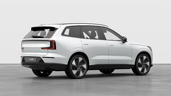 Volvo EX90 14 of 26