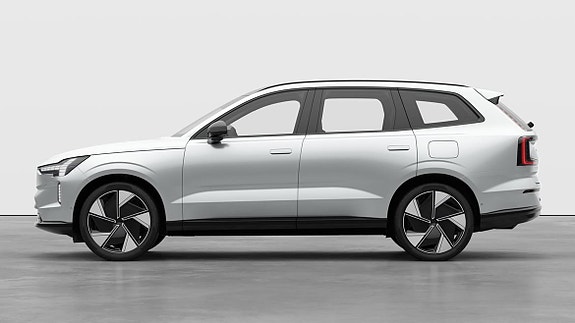 Volvo EX90 10 of 26