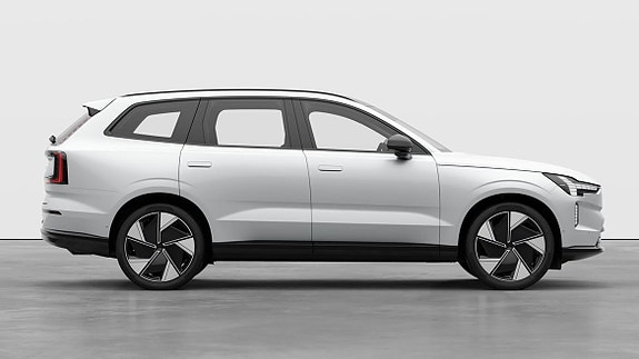 Volvo EX90 11 of 26