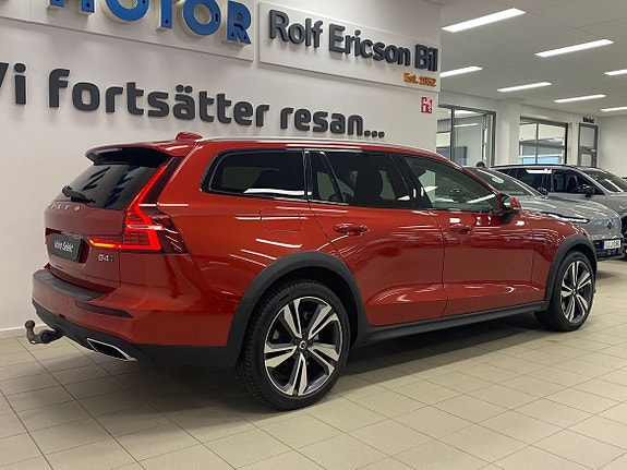 Volvo V60 Cross Country 3 of 30