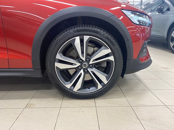 Volvo V60 Cross Country 6 of 30