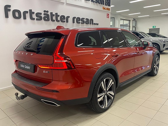 Volvo V60 Cross Country 4 of 30