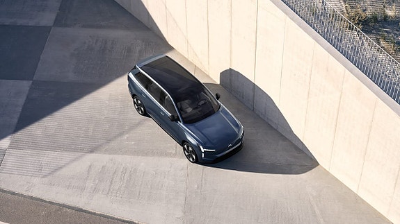 Volvo EX90 7 of 25