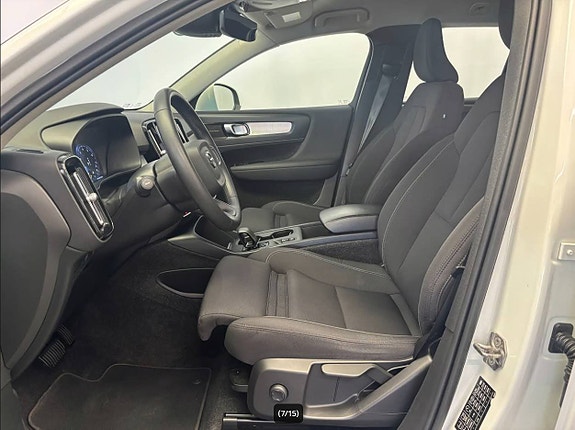 Volvo XC40 2 of 3