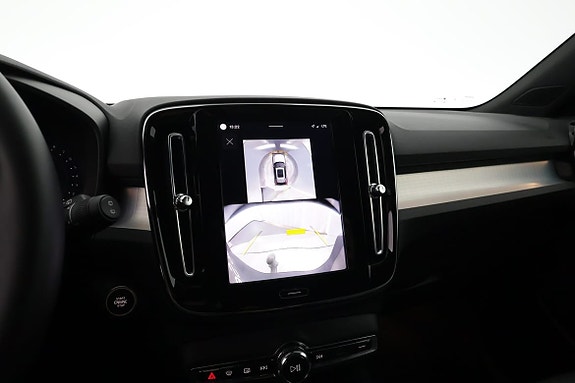 Volvo XC40 14 of 16