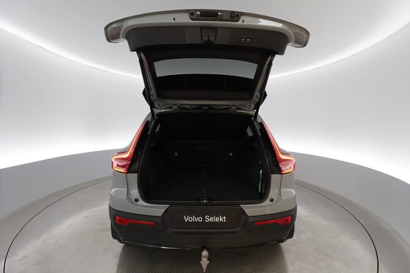 Volvo XC40 11 of 16
