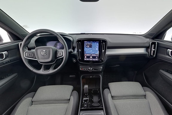Volvo XC40 7 of 16