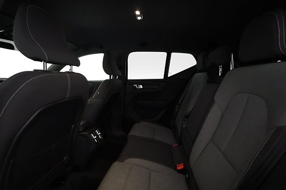 Volvo XC40 10 of 16