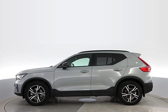Volvo XC40 2 of 16