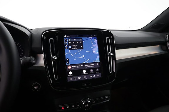 Volvo XC40 13 of 16