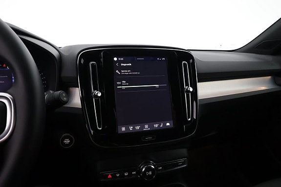 Volvo XC40 15 of 16