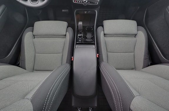 Volvo XC40 9 of 16