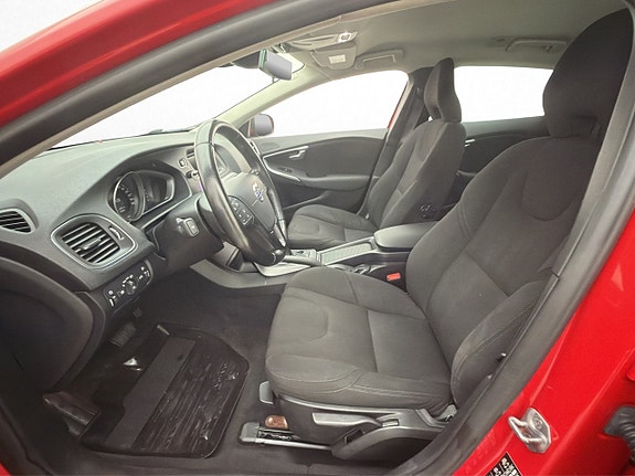 Volvo V40 12 of 30